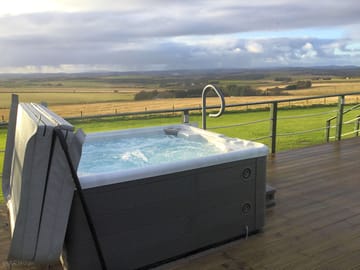 Gorgeous views from the hot tub (added by manager 20 Apr 2022)