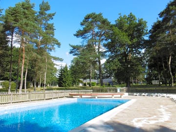 Heated swimming pool with sun terrace (added by manager 11 Apr 2017)