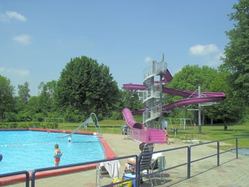 Outdoor pool and waterslide (added by manager 10 May 2017)