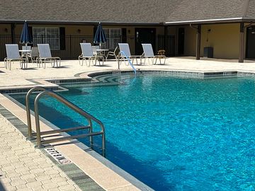 Large heated pool (added by manager 05 Jul 2022)
