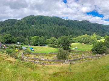 View of the campsite from the walking trail above (added by manager 22 Aug 2022)
