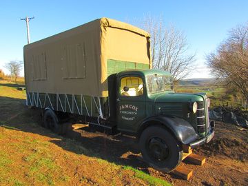 Branwen, the vintage lorry with the brand new canopy