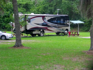 Spacious RV sites with plenty of room for your equipment (added by manager 14 Apr 2016)