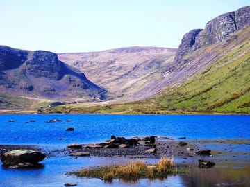 Take the half-hour walk to Annascaul Lake (added by manager 13 Apr 2018)