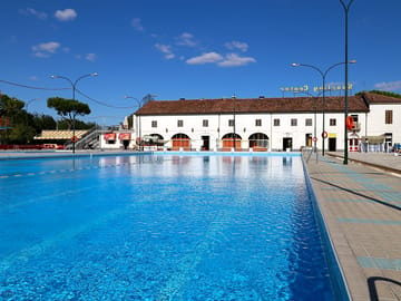 The swimming pool (added by manager 20 May 2016)