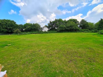 Meadow for tent pitches (added by manager 10 Aug 2021)