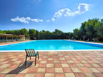 Outdoor swimming pool near the restaurant (added by manager 15 Jan 2016)