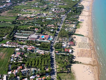Aerial view of the site and beach (added by manager 27 Jan 2017)