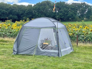 Pitch right next to the sunflowers! 🌻 room with a view! (added by manager 21 Aug 2022)