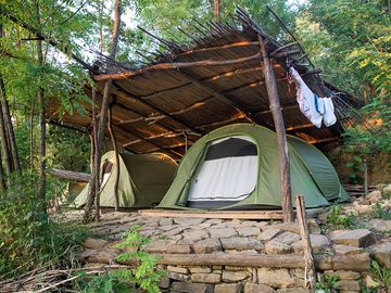 Lean-to pitch
