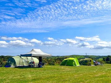With 10 metre x 10 metre jumbo pitches you are never crammed in at Lizard View Camping.