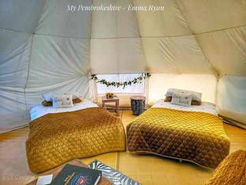 Two sofa beds that can be added in addition to the double bed