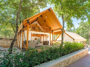 Two-floor safari tent