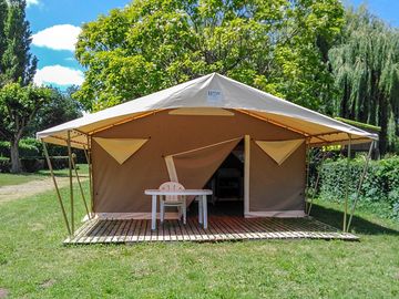 Safari tent