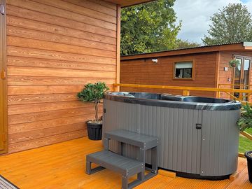 Glamping lodge with hot tub