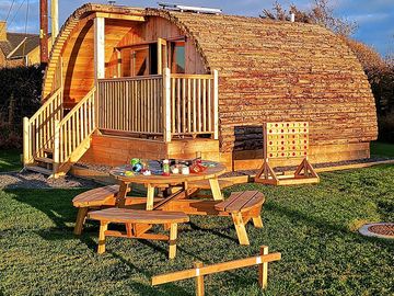 Space to eat outdoors on a sunny day
