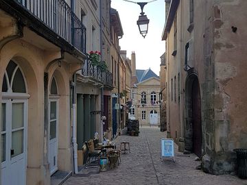 Autun, 20 minutes away by car