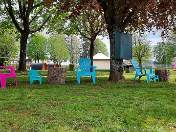 Espace détente, boite à livre, table de pique-nique, barnum et barbecue commun à votre disposition