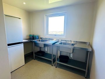 Wash up room