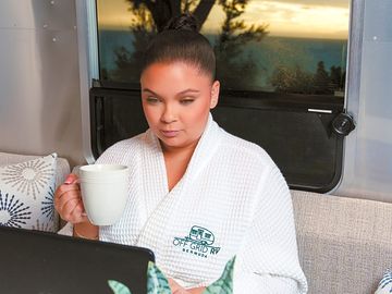 Wifi means you can catch up on emails or work remotely