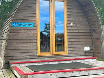 Deluxe cabin