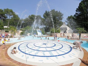 Outdoor swimming pool with paddling pool
