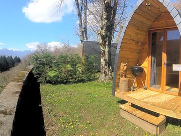 Pod with barbecue and picnic table