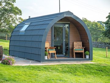 Skelterton pod with covered seating area