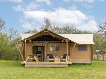 Safari tent