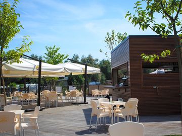 Pool bar