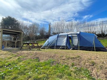 Spacious tent