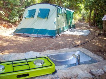 Spacious pitch with camping kitchen and picnic table