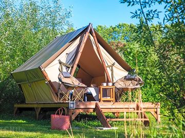 Safari tent