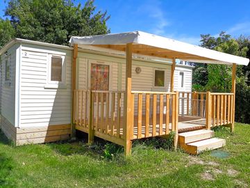 Exterior cottage family