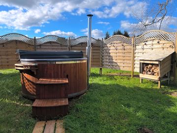 Woodfired hot tub for comet