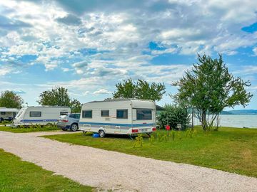 XXL waterside pitches