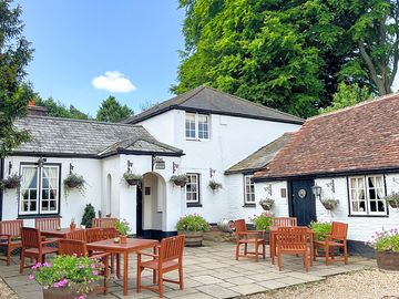 The well-known Pub With No Name