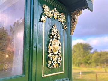 Goldleaf carvings