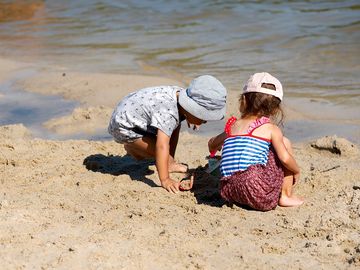 Plage accessible depuis le camping