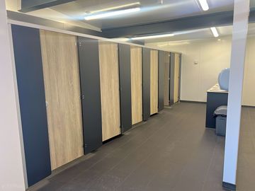 Shower block, 6 cubicles