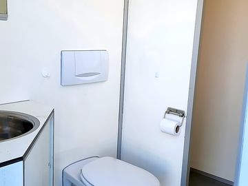 Sanitair, toilet and shower. we have 2 bathrooms.