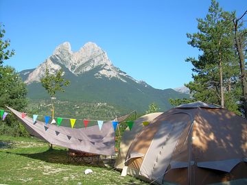 Large pitches with stunning views over the mountains
