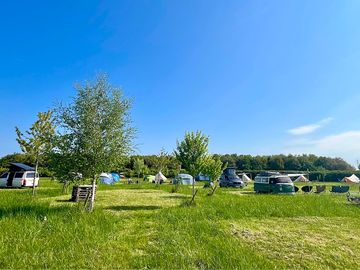 Campervans & trailer tents also welcome