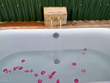 The lovely outdoor bath at the musterer's hut