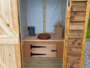 Composting loo