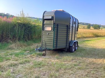 Vintage horsebox bathroom