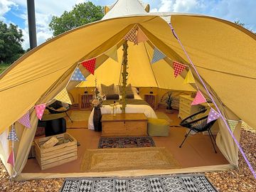 Hotel pocket sprung mattress, vintage furniture, wood burning stove all await you in our "oak" bell