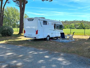 Place du camping très spacieuse