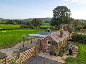 Private cabin with spectacular views and hot tub