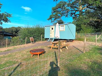 Badger's Retreat shepherd's hut with bench and firepit